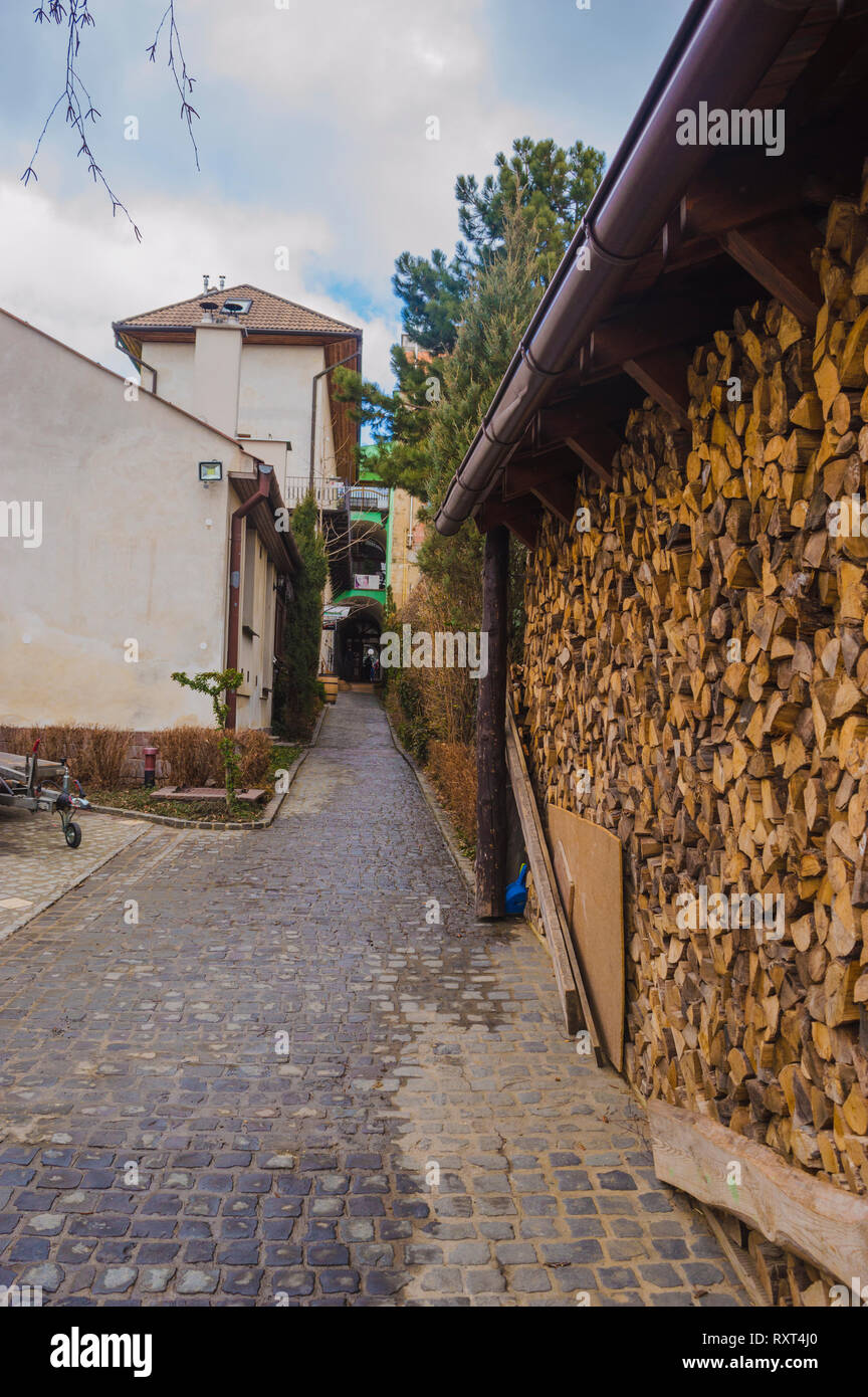 PRESOV, Slovacchia - 15 febbraio 2019: vuoto strette back street nella città vecchia di Presov, Slovacchia Foto Stock