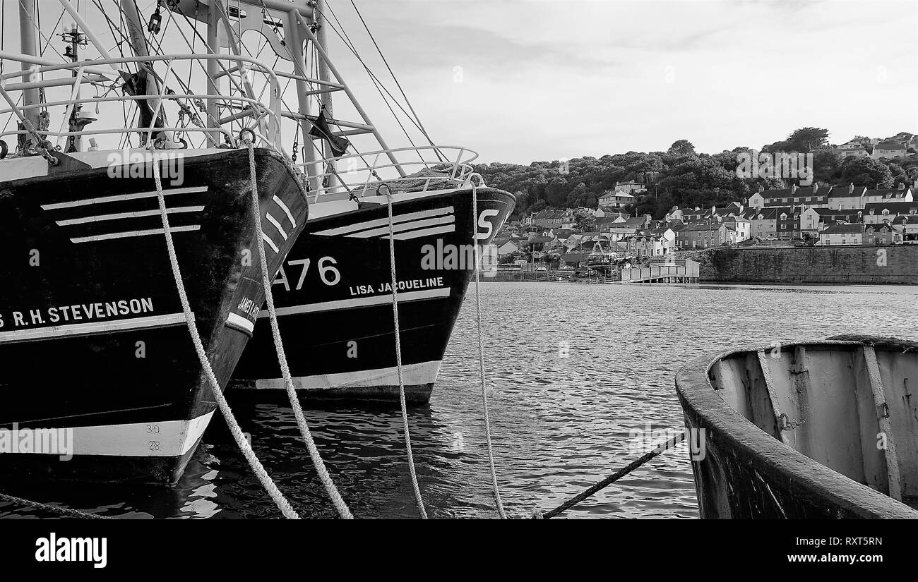 Barche da pesca al Porto di Newlyn, Cornwall, Regno Unito Foto Stock