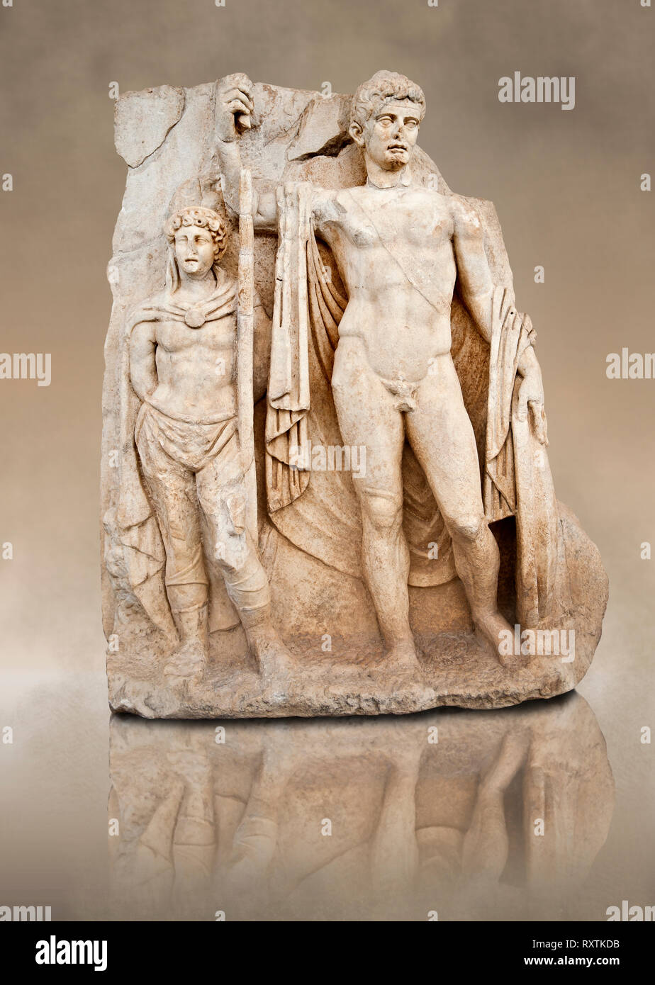 La scultura di imperatore romano Tiberio e un barbaro prigioniero. Aphrodisias museo archeologico, Turchia Foto Stock