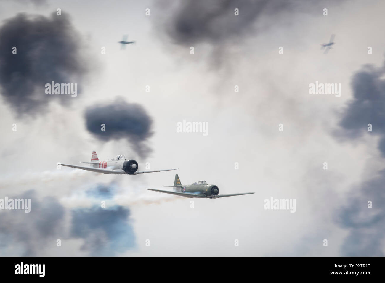 La Tora! Tora! Tora! Aeroplani storici performance team condurre una rievocazione dell'attacco a Pearl Harbor durante il 2019 Yuma Airshow di Marzo 9, 2019 in Yuma, Arizona. Foto Stock