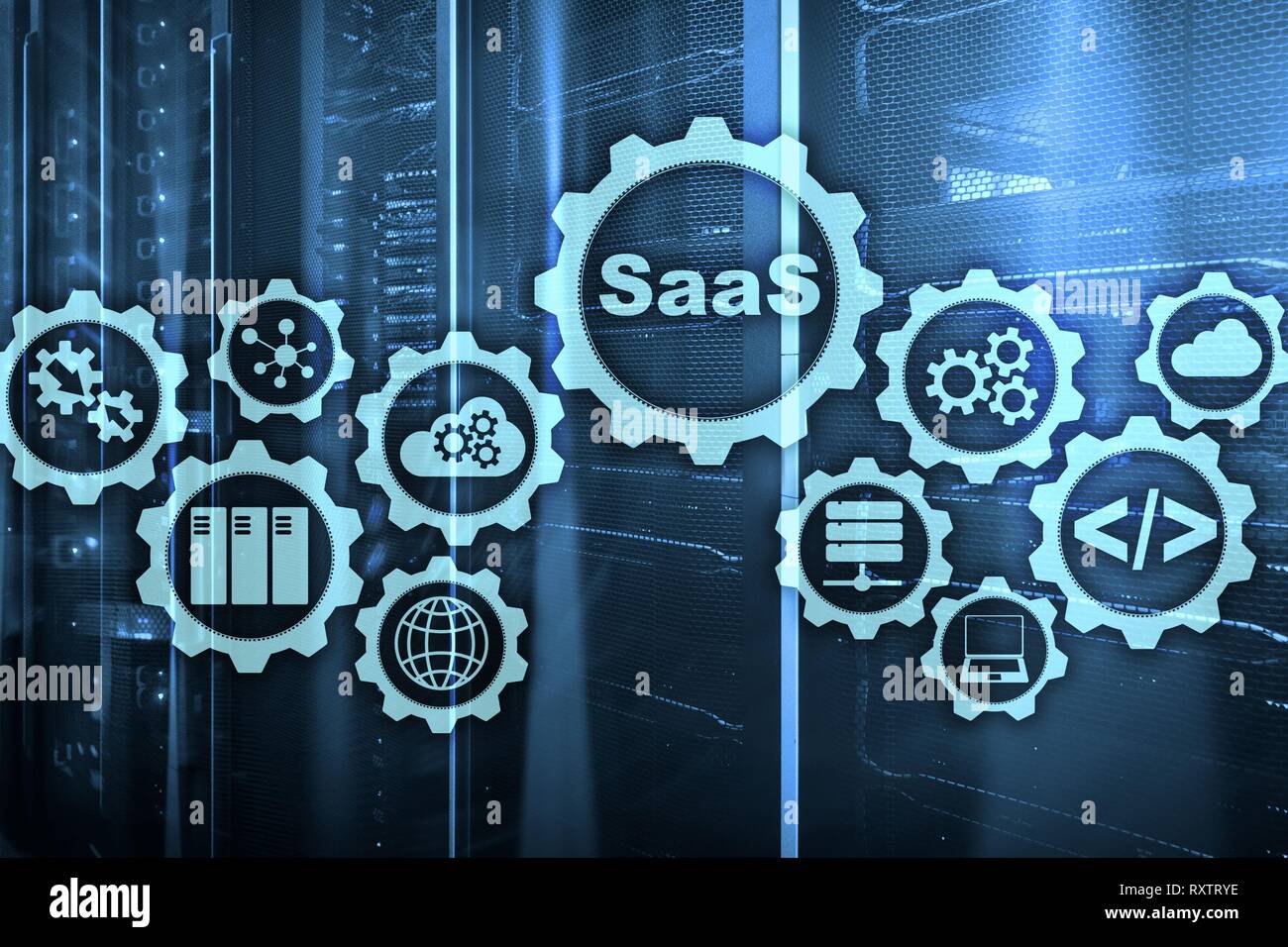 Il software come un servizio SaaS. Il concetto di software. La moderna tecnologia modello su uno schermo virtuale sala server sfondo. Software su richiesta. Foto Stock