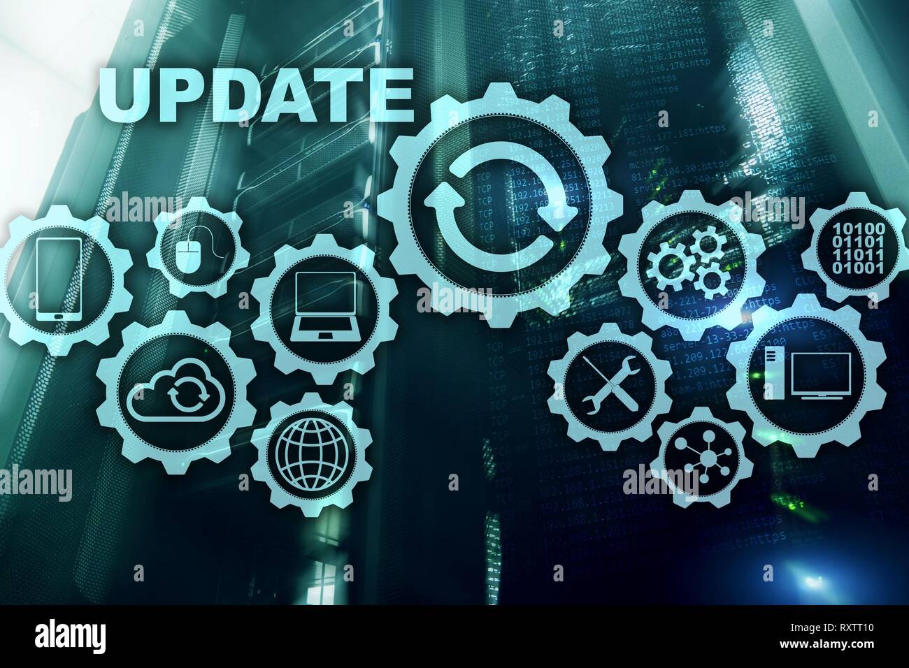 Aggiornamento del software sul computer schermo virtuale Sala Server Datacenter sfondo. Tecnologia il concetto di aggiornamento. Foto Stock