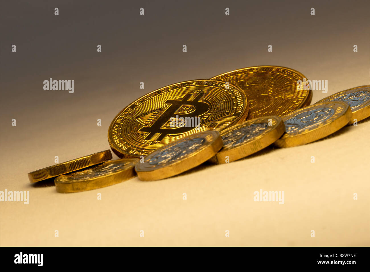 Il cryptocurrency bitcoins trading concetto verso l'alto Foto Stock