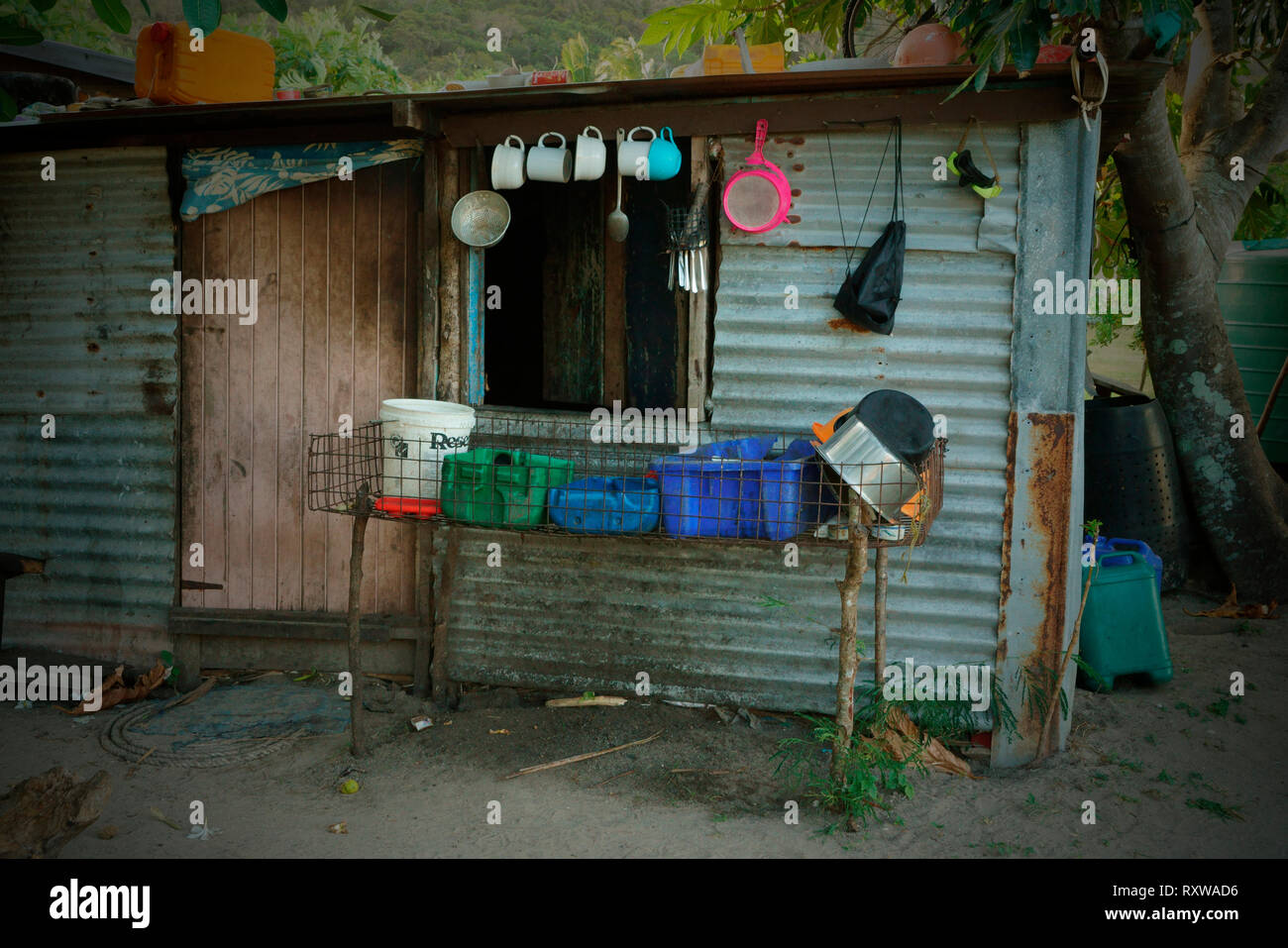 Cucina esterna di un villaggio che dimora in Navotua,Isole Fiji,South Pacific. Foto Stock