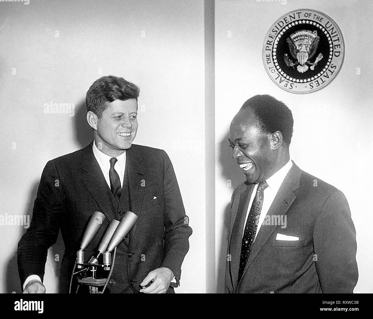 Il presidente John F. Kennedy incontra il Presidente della Repubblica del Ghana, Dottor Osagyefo Kwame Nkrumah, Marzo 1961 Foto Stock