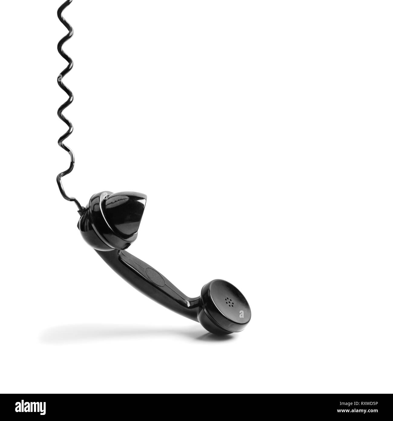 Vintage bakelite ricevitore telefono appendere su bianco, il concetto di comunicazione Foto Stock