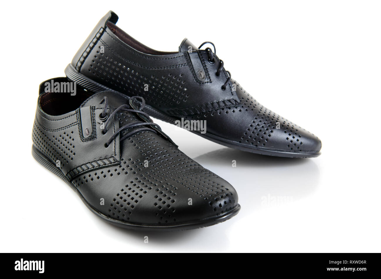 Uomo nero scarpe casual classico isolato su sfondo bianco Foto Stock