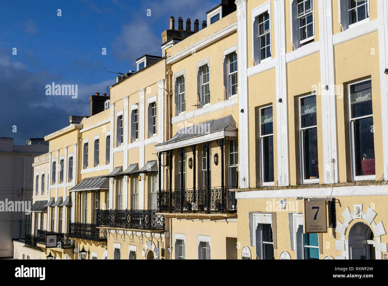Torquay - Inghilterra, Street, facciata, Città, REGNO UNITO, campi terrazzati, stile georgiano, Torbay - Inghilterra, Brick esterno dell'edificio, casa indipendente, Vittoriano S Foto Stock