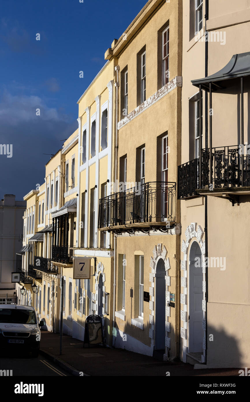 Torquay - Inghilterra, Street, facciata, Città, REGNO UNITO, campi terrazzati, stile georgiano, Torbay - Inghilterra, Brick esterno dell'edificio, casa indipendente, Vittoriano S Foto Stock