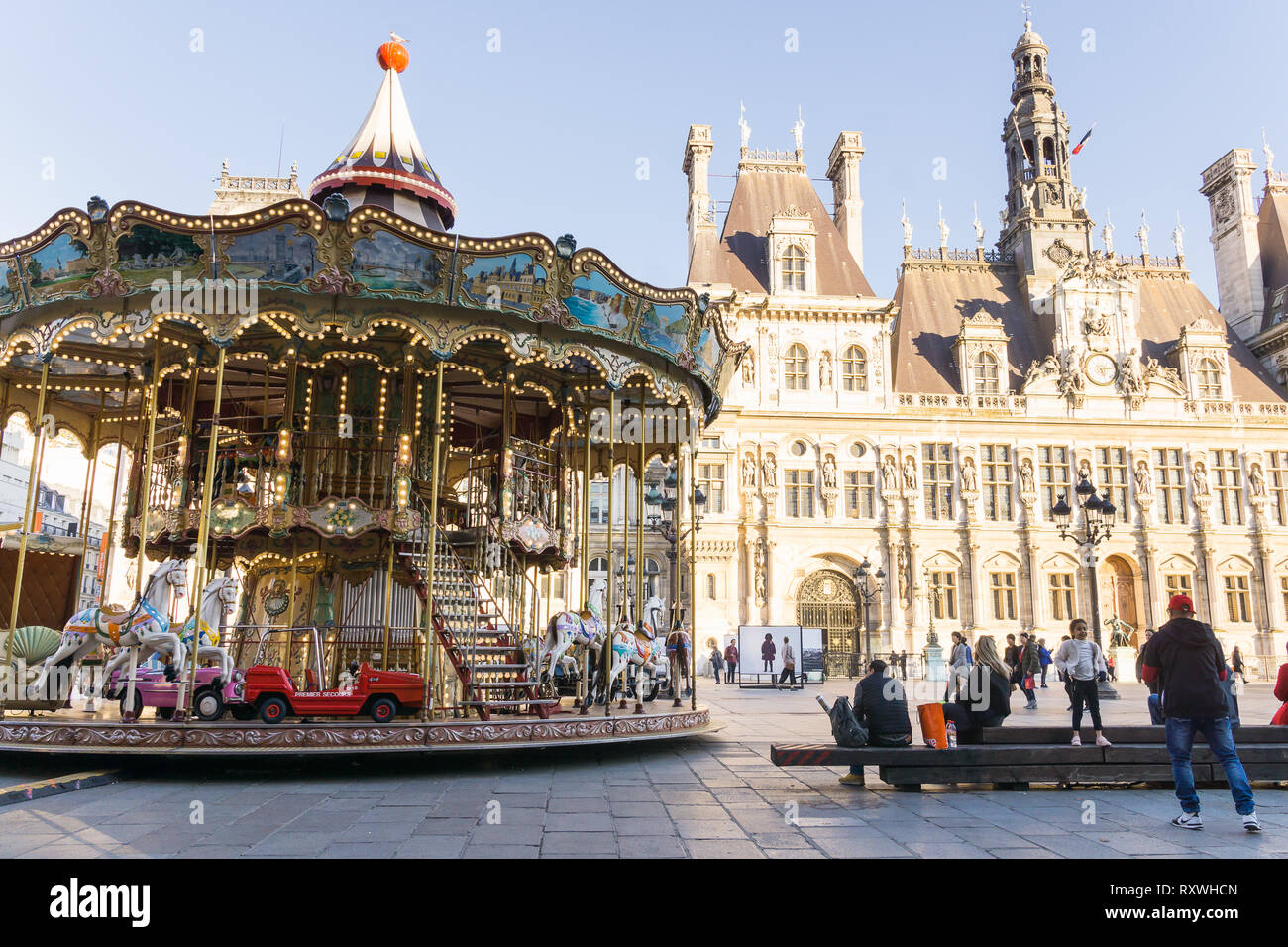 La giostra a Hôtel de Ville di Parigi, Francia. Foto Stock