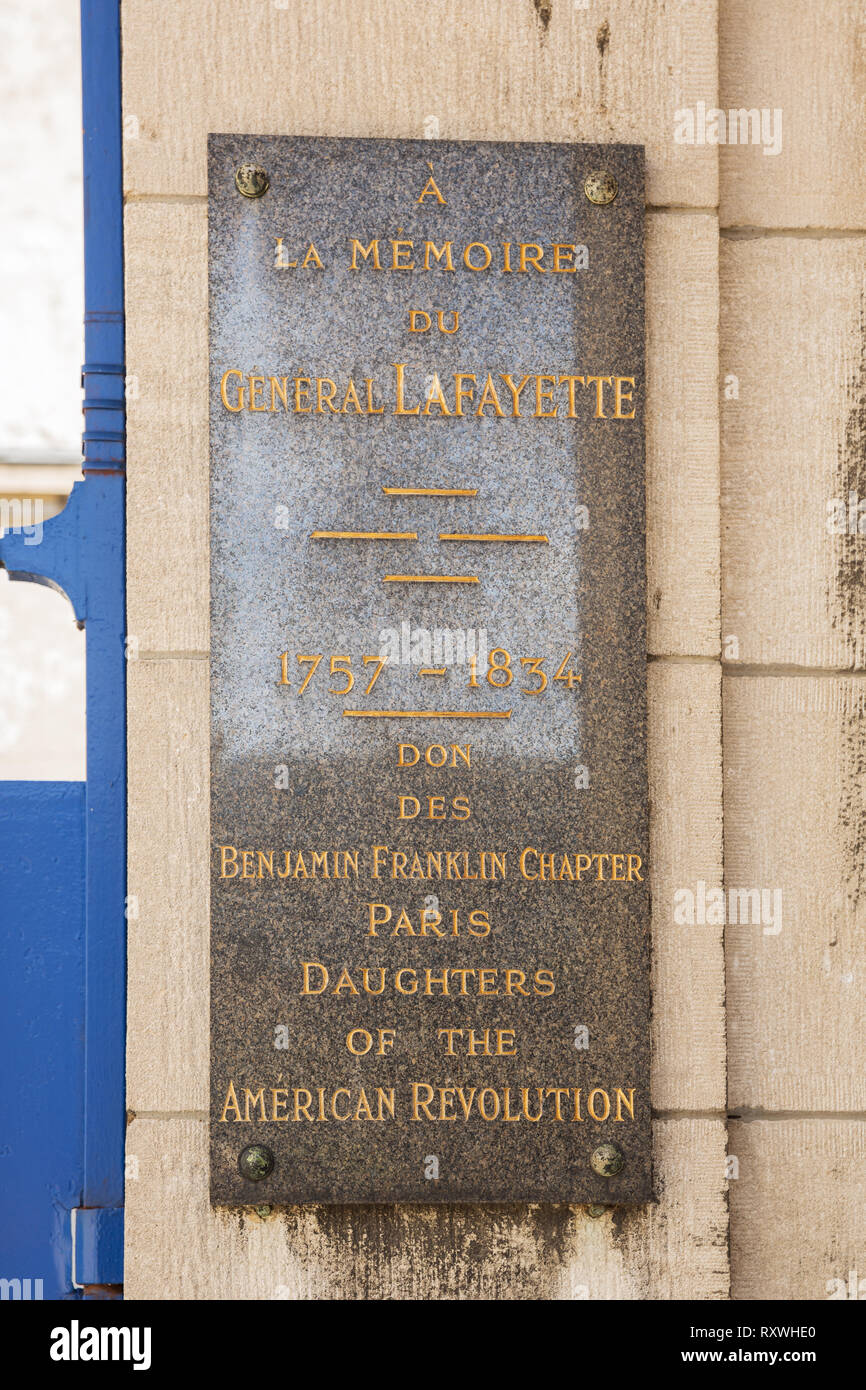 Editoriale: Parigi, ILE DE FRANCE, Francia, 04 agosto 2018 - la lapide a ricordo del generale Lafayette all'ingresso del cimitero di Picpus Foto Stock