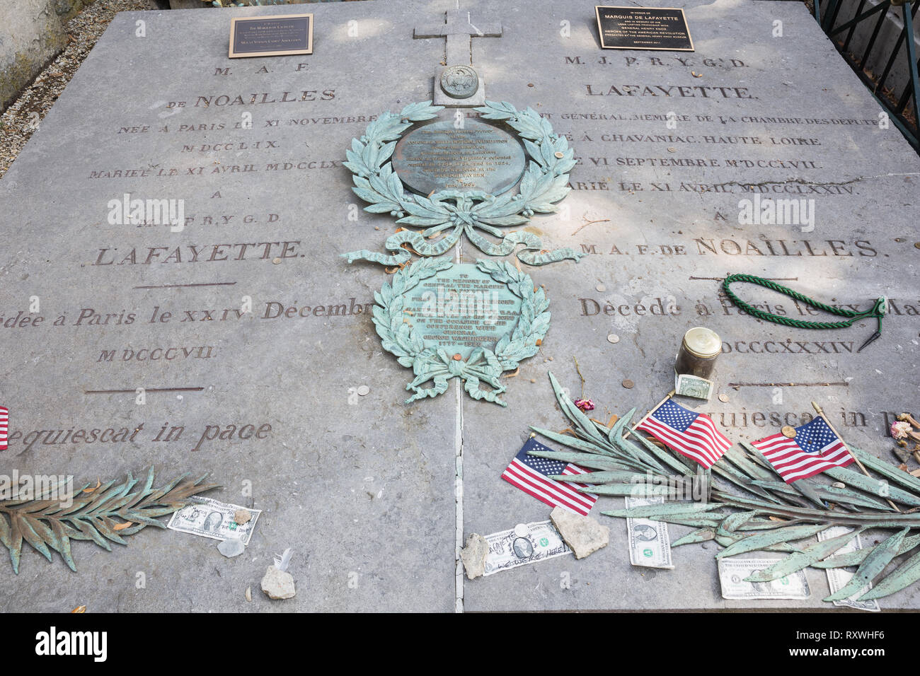 Editoriale: Parigi, ILE DE FRANCE, Francia, 04 agosto 2018 - Close up dell'ultimo luogo di riposo di generale Lafayette presso il cimitero di Picpus a Parigi Foto Stock