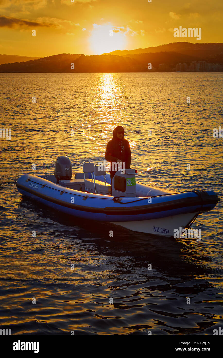 Trentesimo International Vila de Palamós Optimist trofeo, XIV Nations Cup. Sailing Team coach vai al porto di Palamos. 13. 02. 2019 Spagna Foto Stock