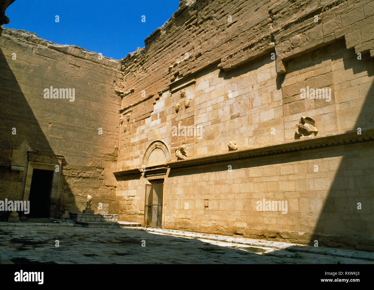 Hatra (al-Hadr), Iraq: all'interno del sud Iwan (Hall, No.12) di Iraniani stile-tempio-complesso palazzo nel recinto sacro (temenos) dell'oasi city Foto Stock