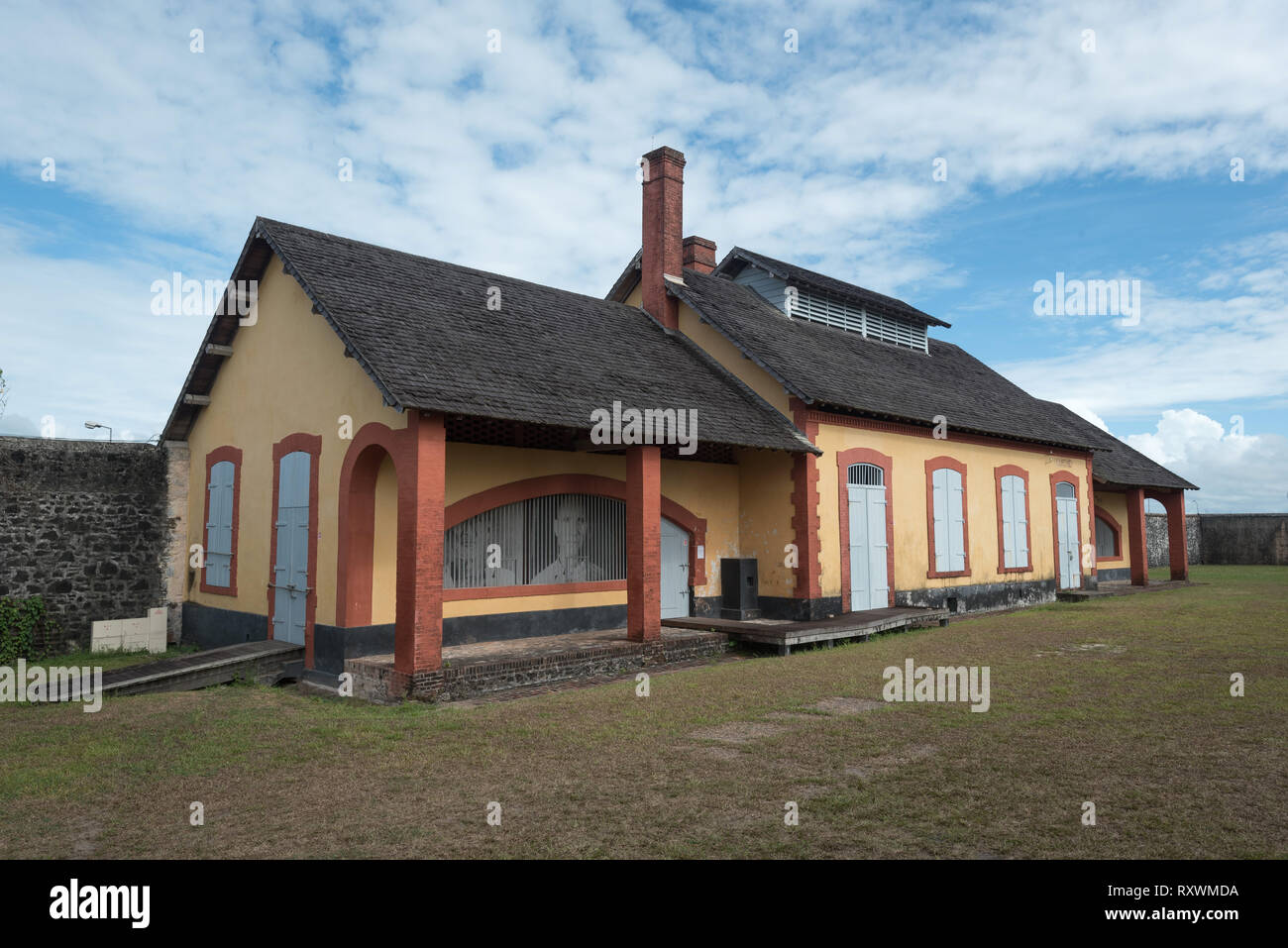 Prigione di St-Laurent du Maroni, in Guiana francese. Il carcere di edificio, ex cucine convertito in un museo Foto Stock