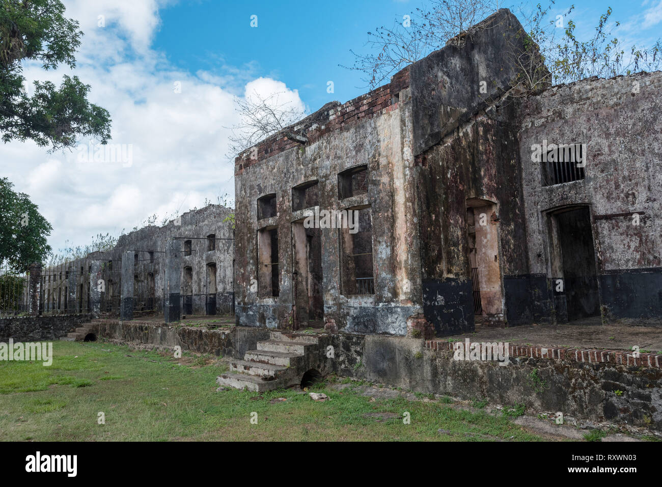 Prigione di St-Laurent du Maroni, in Guiana francese. Le cellule del confino solitario ala Foto Stock