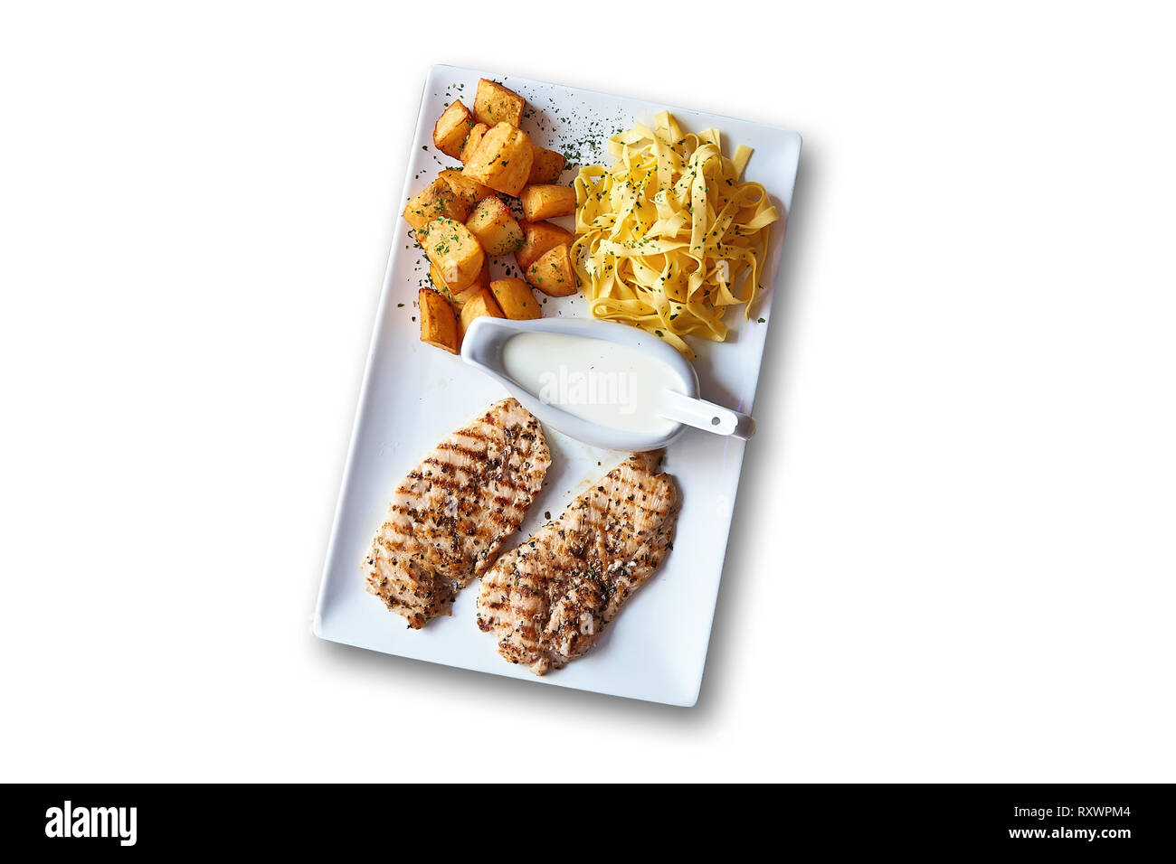 Sfondo bianco e la piastra con pollo alla griglia vista da sopra Foto Stock