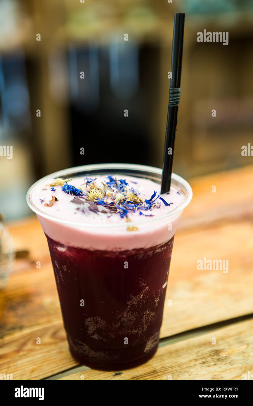 Alcol cocktail gratuito a nel selvaggio festival, Kent, Regno Unito Foto Stock