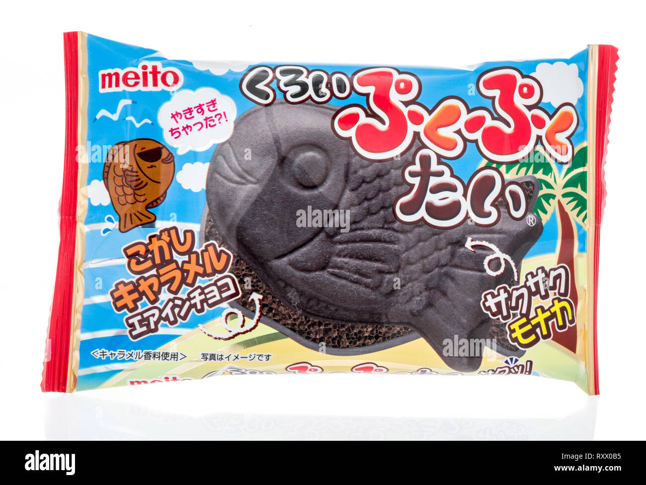 Winneconne, WI - 3 Marzo 2019: un pacchetto di Meito puku puku tai nero caramello wafer su di un sottofondo isolato Foto Stock