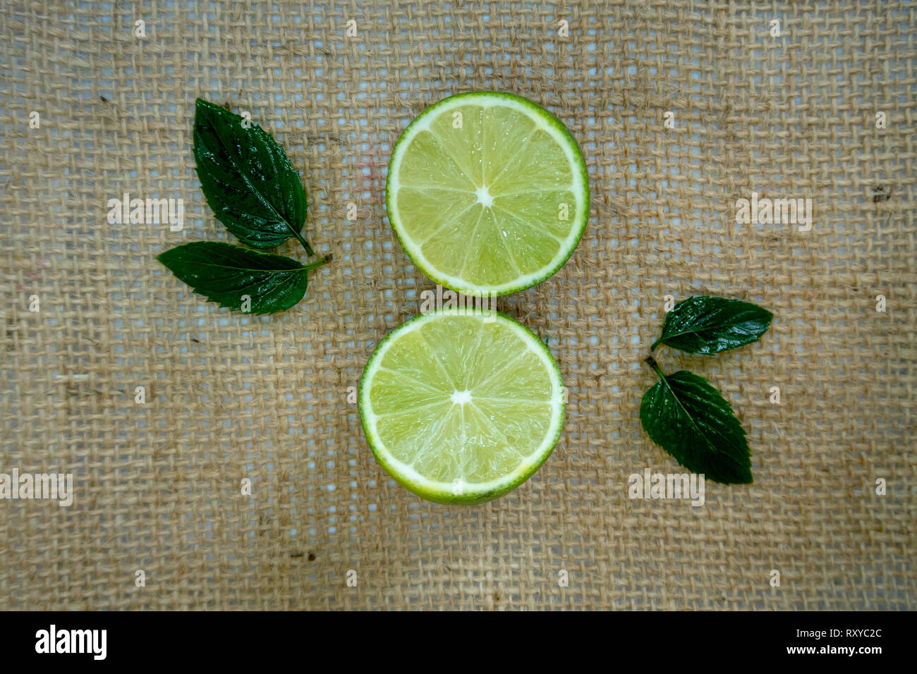 Fresh cut calce agrumi Foto Stock