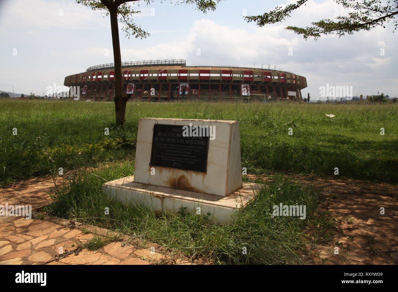 A Mandela National Stadium in Uganda, è un monumento commemorativo di quattro cittadini cinesi che hanno perso la vita nel 1994 durante la sua costruzione. Foto Stock