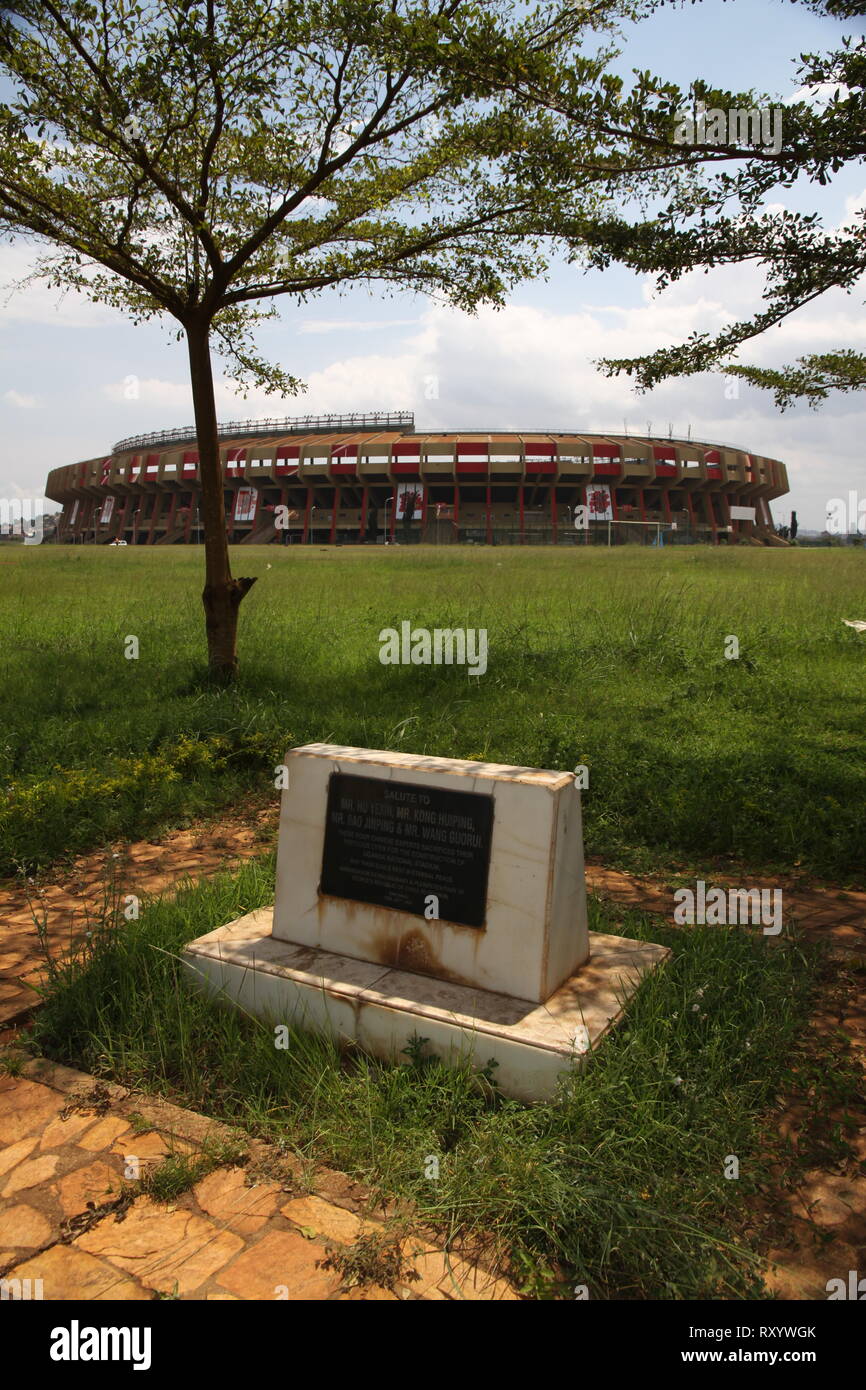 A Mandela National Stadium in Uganda, è un monumento commemorativo di quattro cittadini cinesi che hanno perso la vita nel 1994 durante la sua costruzione. Foto Stock