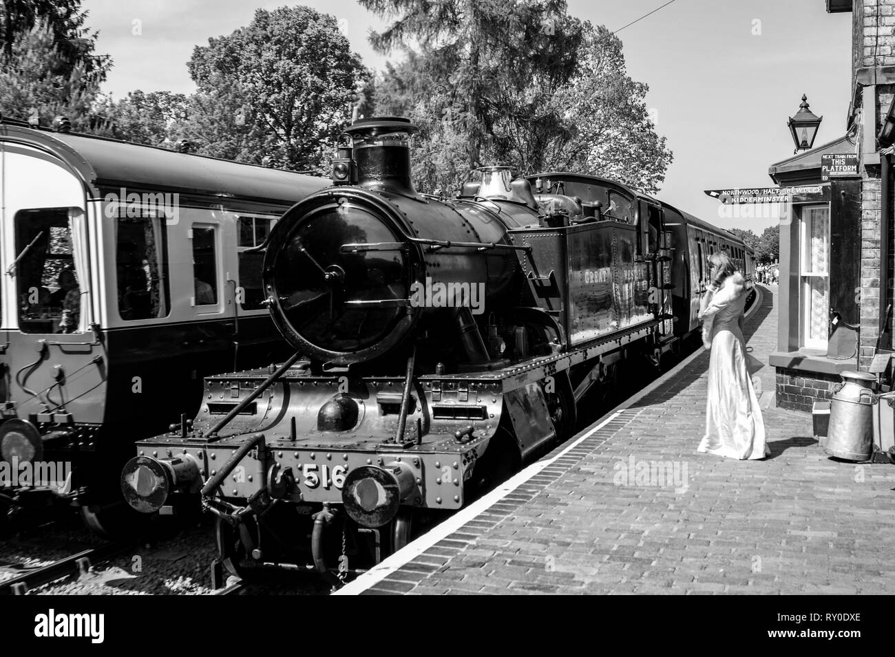 Prairie serbatoio del motore 5164 in attesa di partenza alla stazione di Arley in Severn Valley Steam Railway Foto Stock