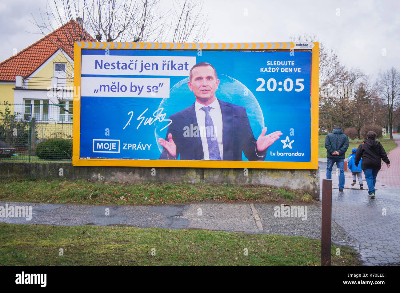 Cartellone di spettacoli TV Ceca Barrandov proprietario Jaromir Soukup pubblicità il suo spettacolo TV 'MY NEWS', Prestice, Repubblica Ceca, 9 marzo 2019. (CTK Photo/ Libor Foto Stock