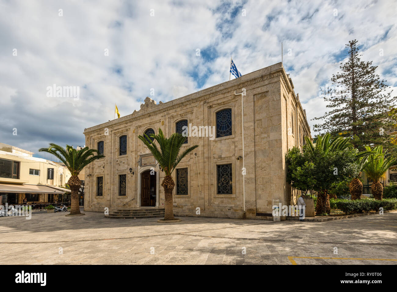 Heraklion, Grecia - 2 Novembre 2017: Il Ottoman Vezir moschea (1856) e ora la basilica di San Tito nel centro della città di Heraklion, Creta, Grecia. Foto Stock