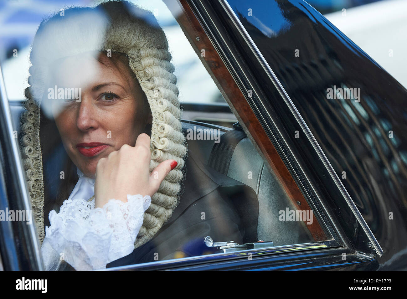 Londra, Regno Unito. Undicesimo Mar, 2019. Undicesimo Marzo 2019. Di recente nominato Queens consigli, sete, presso il Palazzo di Westminster, a seguito della cerimonia di giuramento nella cerimonia a Londra, Inghilterra. QC lasciando Westminster in auto, Credito: Thomas Bowles/Alamy Live News Foto Stock