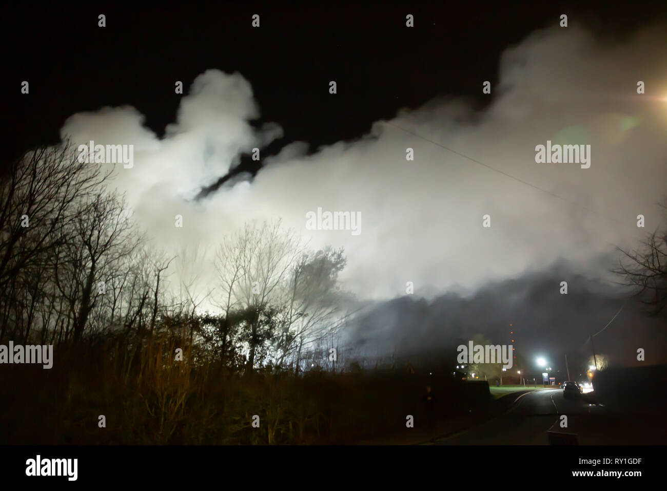 Un grave incendio che si svolgono presso la George Bryan centro accanto al Sir Robert Peel ospedale di miglio di quercia, Tamworth, Staffordshire, Regno Unito Foto Stock