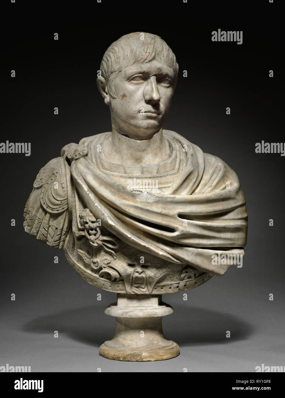 Il busto di un uomo di fronte: inizi II secolo o più tardi. Corpo: 1500s o versione successiva Foto Stock