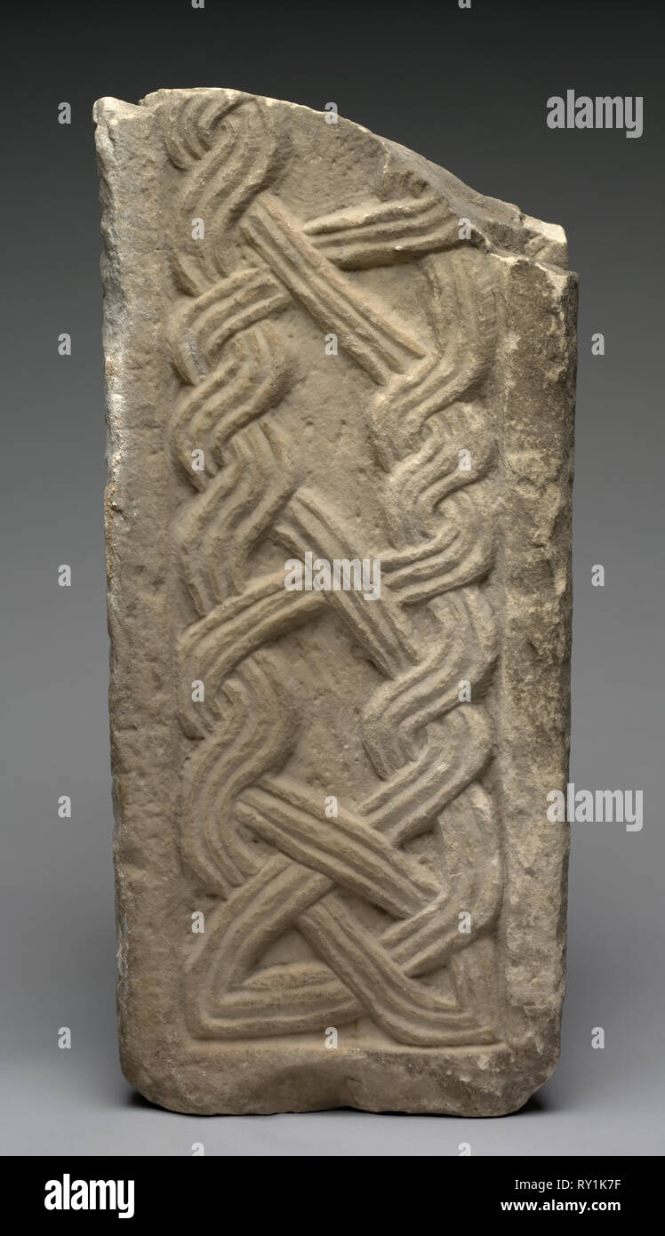 Transenna, 700s-800s. Lombardo, Italia, periodo di migrazione, 8th del IX secolo. Marmo; complessivo: 62,3 x 28,6 cm (24 1/2 x 11 1/4 in Foto Stock