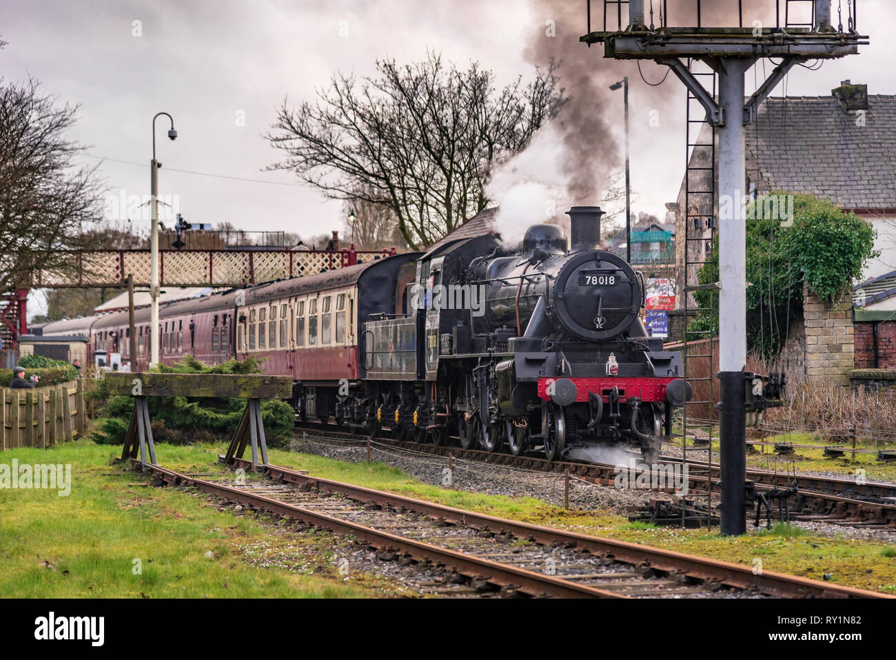 Esat Lancashire ferrovia a vapore a molla gala 2019. 78018 è un BR Classe Standard 2MT 2-6-0 Foto Stock