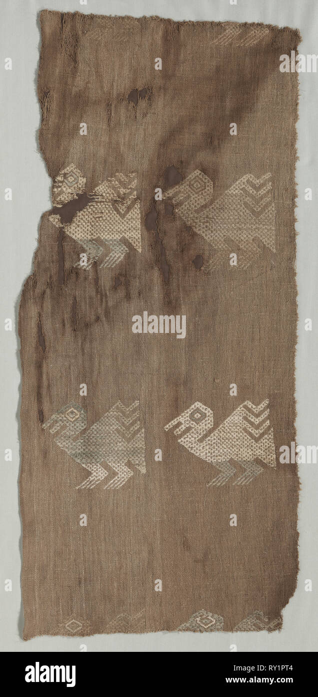Un frammento, c. 1100-1400. Perù, Costa Nord, cultura Chimú, 12th del XV secolo. Panno liscio, broccato; cotone; media: 50,8 x 34,3 cm (20 x 13 1/2 in Foto Stock