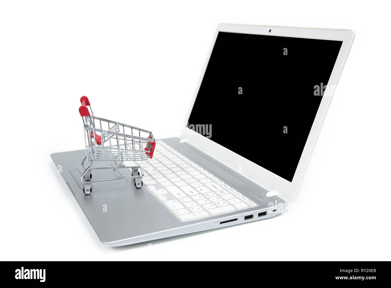 Internet shopping online concetto con computer e carrello Foto Stock