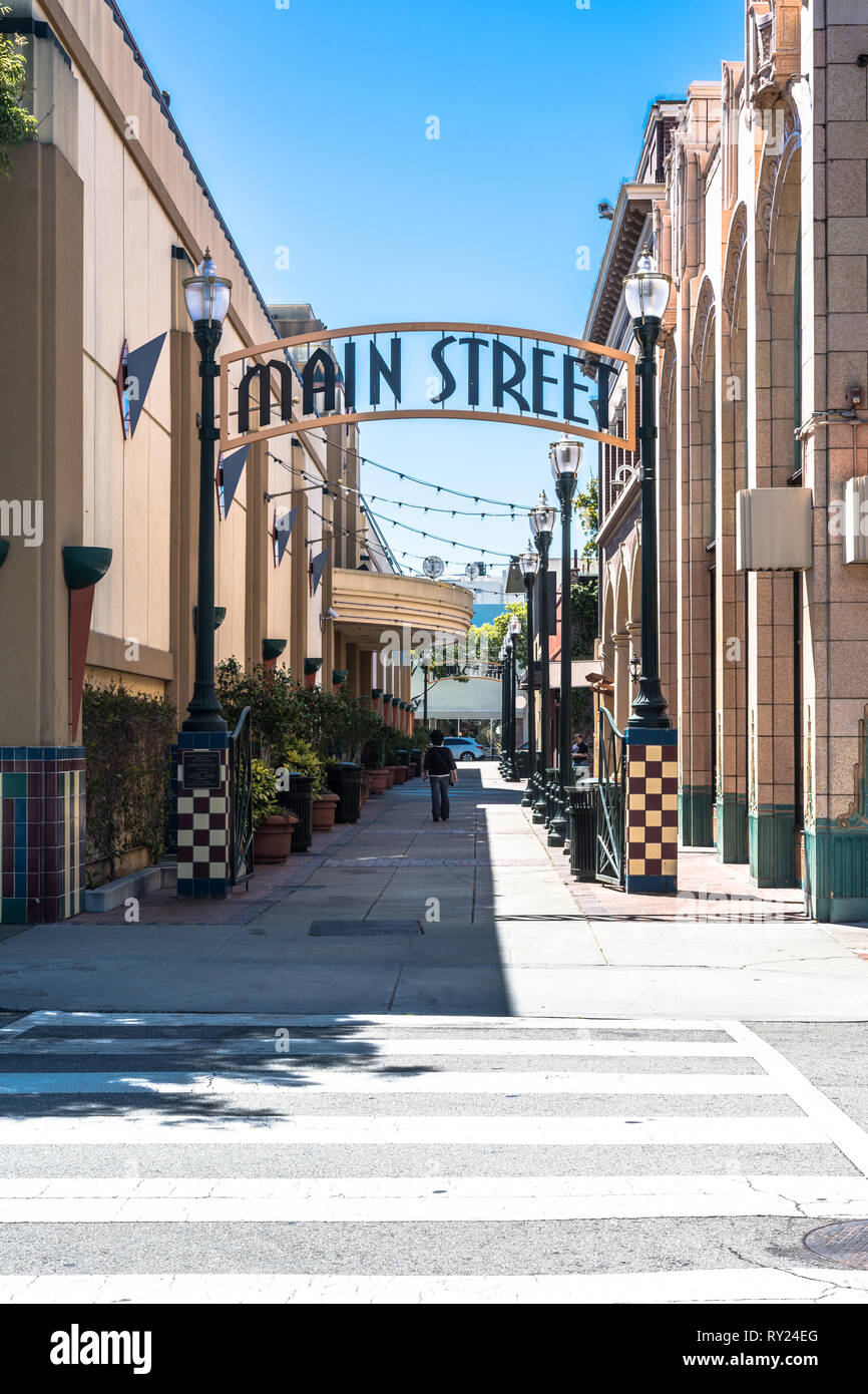 A San Mateo, California, Stati Uniti d'America - 30 Giugno 2017 : vista della strada principale di San Mateo Foto Stock