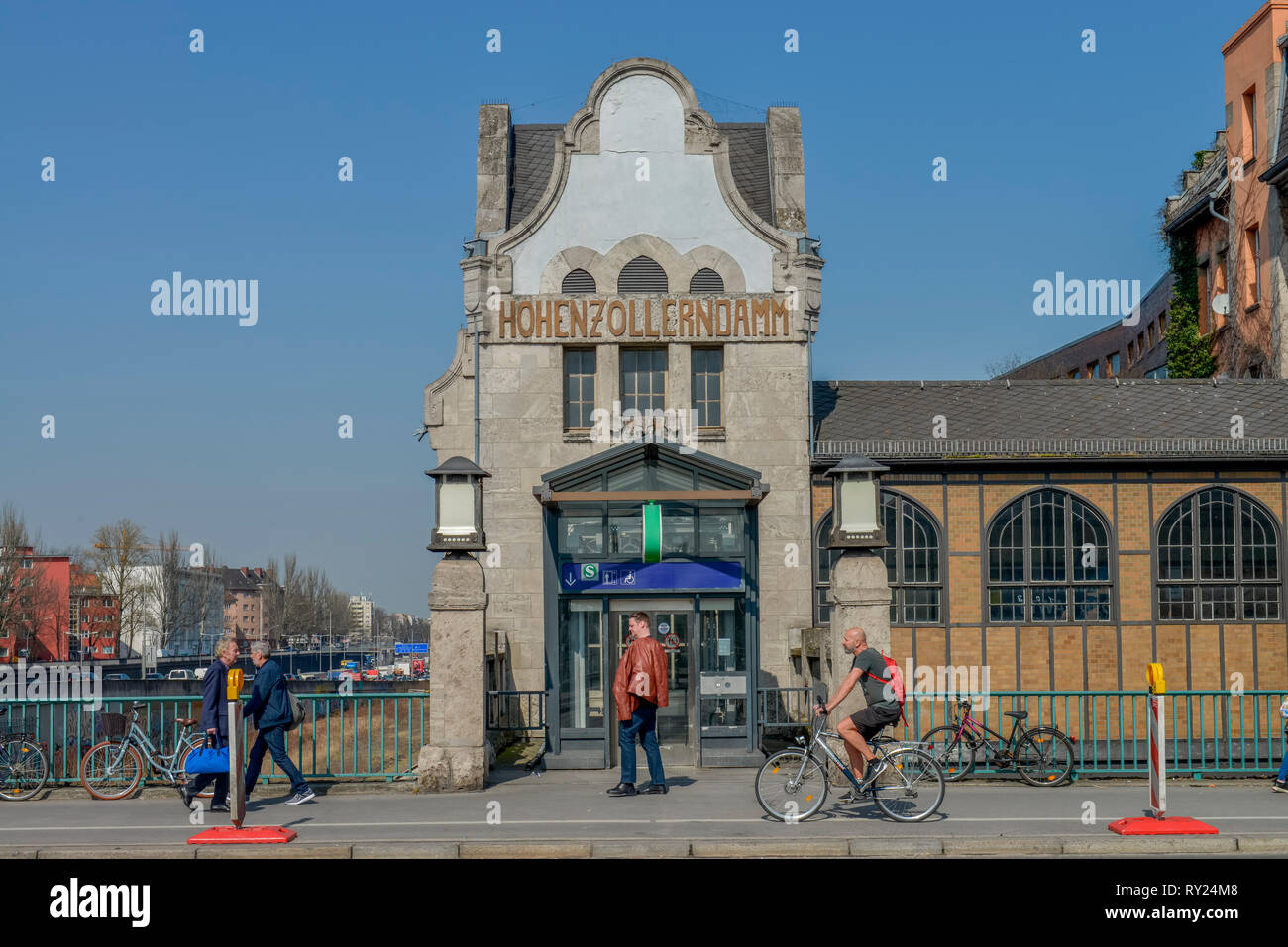 S-Bahnhof, Hohenzollerndammm, Wilmersdorf, Berlin Deutschland Foto Stock