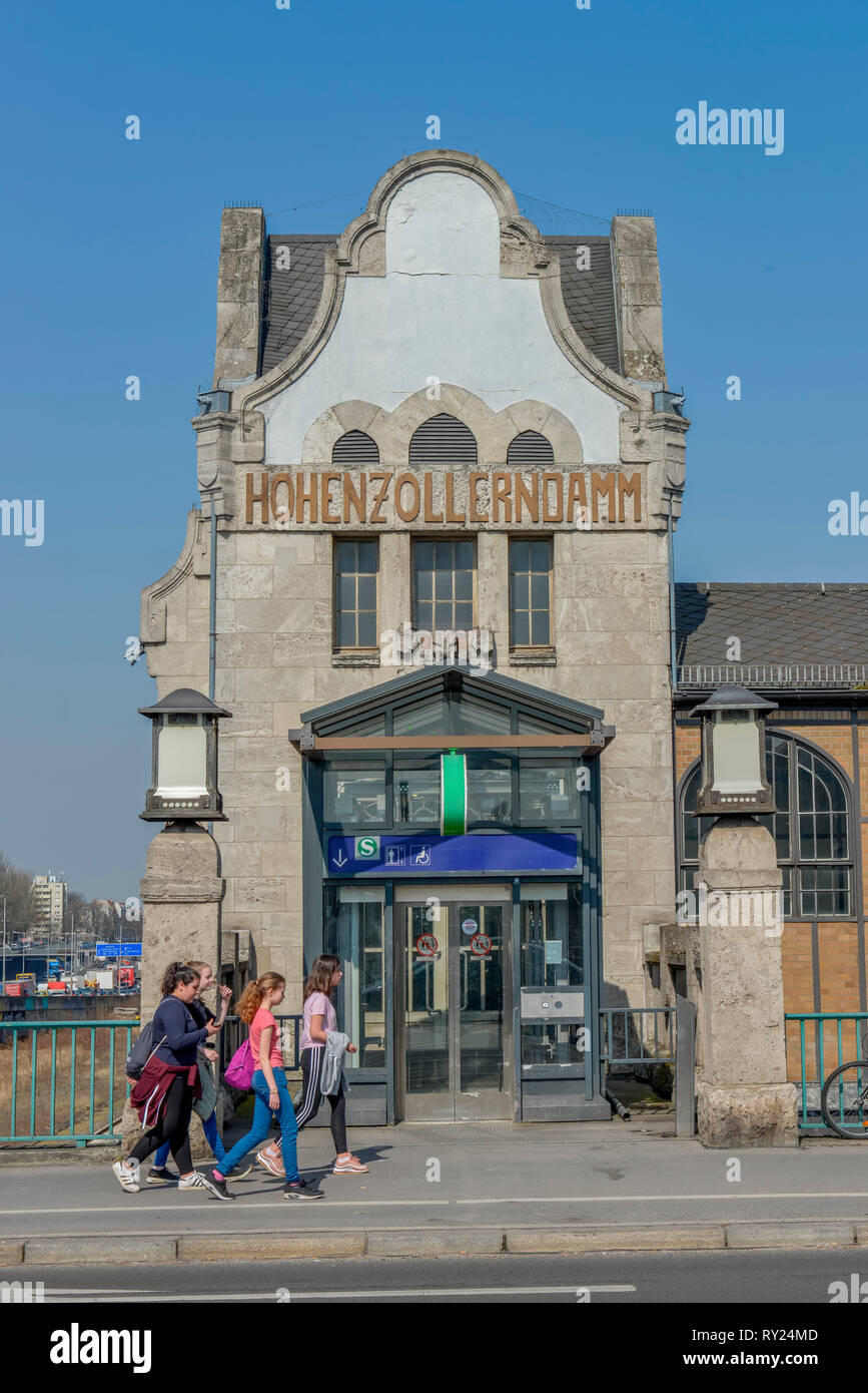 S-Bahnhof, Hohenzollerndammm, Wilmersdorf, Berlin Deutschland Foto Stock