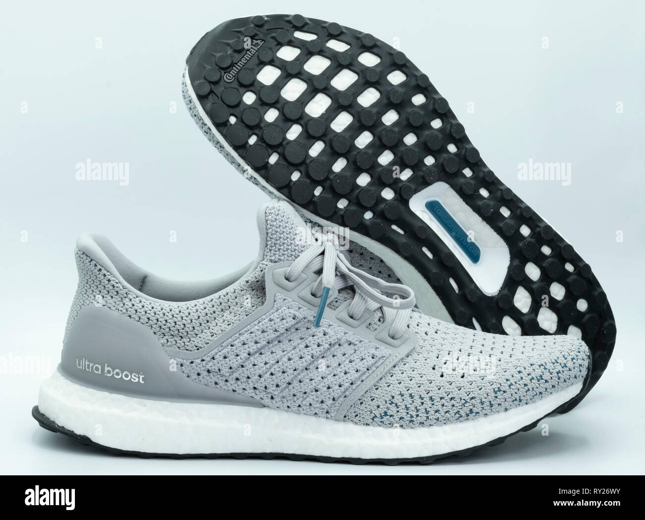 Adidas White Sneakers Immagini e Fotos Stock - Alamy