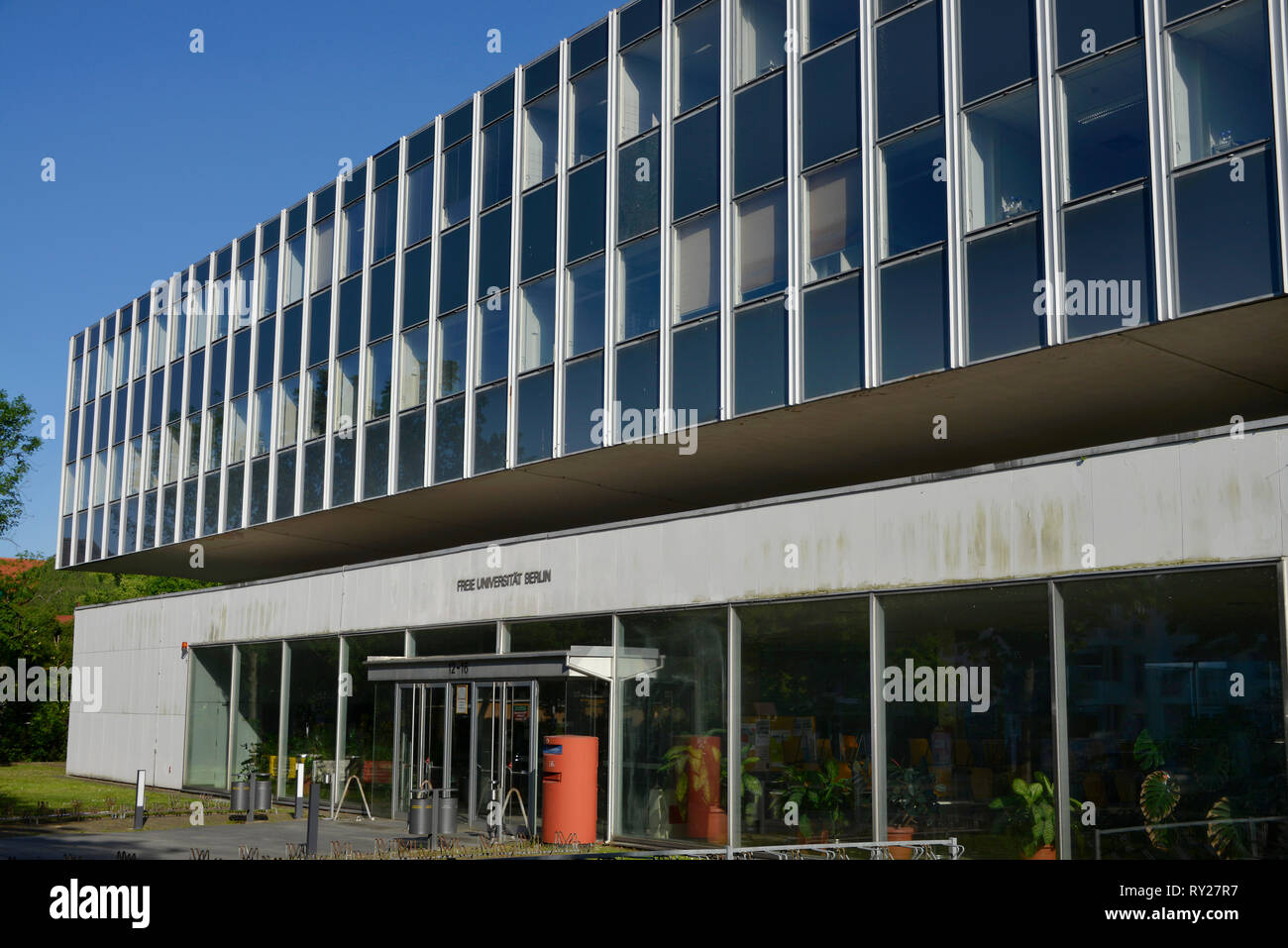 Freie Universitaet, Fachbereich Biologie Chemie, Koenigin-Luise-Strasse 12 - 16, Dahlem, Berlino, Deutschland Foto Stock