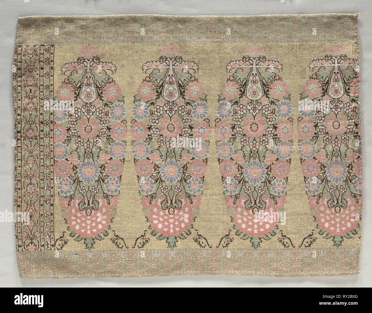Due pezzi da una sciarpa, 1700s. Iran, XVIII secolo. Brocade; complessivo: 38,5 x 50,5 cm (15 3/16 x 19 7/8 in Foto Stock