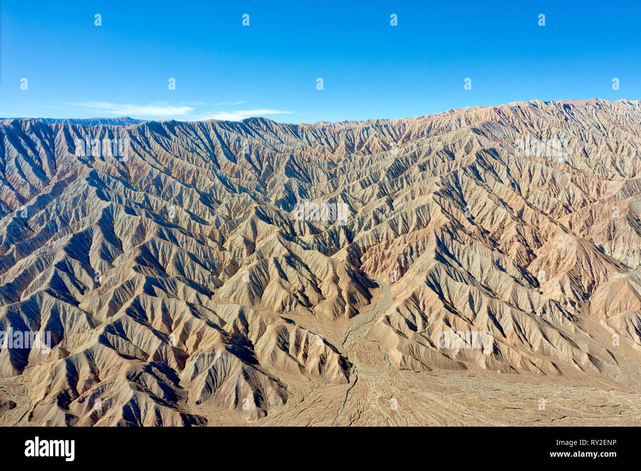 Montagne lungo la Dasht-e deserto Lut in Iran, adottata nel gennaio 2019 prese in hdr Foto Stock