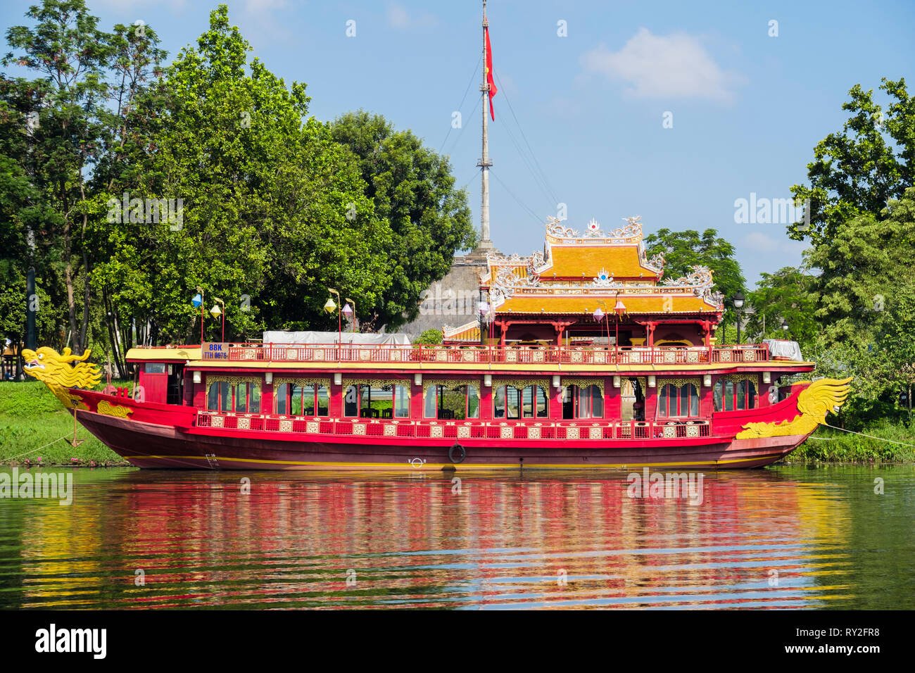 Royal barca ormeggiata sulla canzone Huong o Fiume Perfume. Tinta, Thừa Thien Hue, Provincia del Vietnam, in Asia Foto Stock