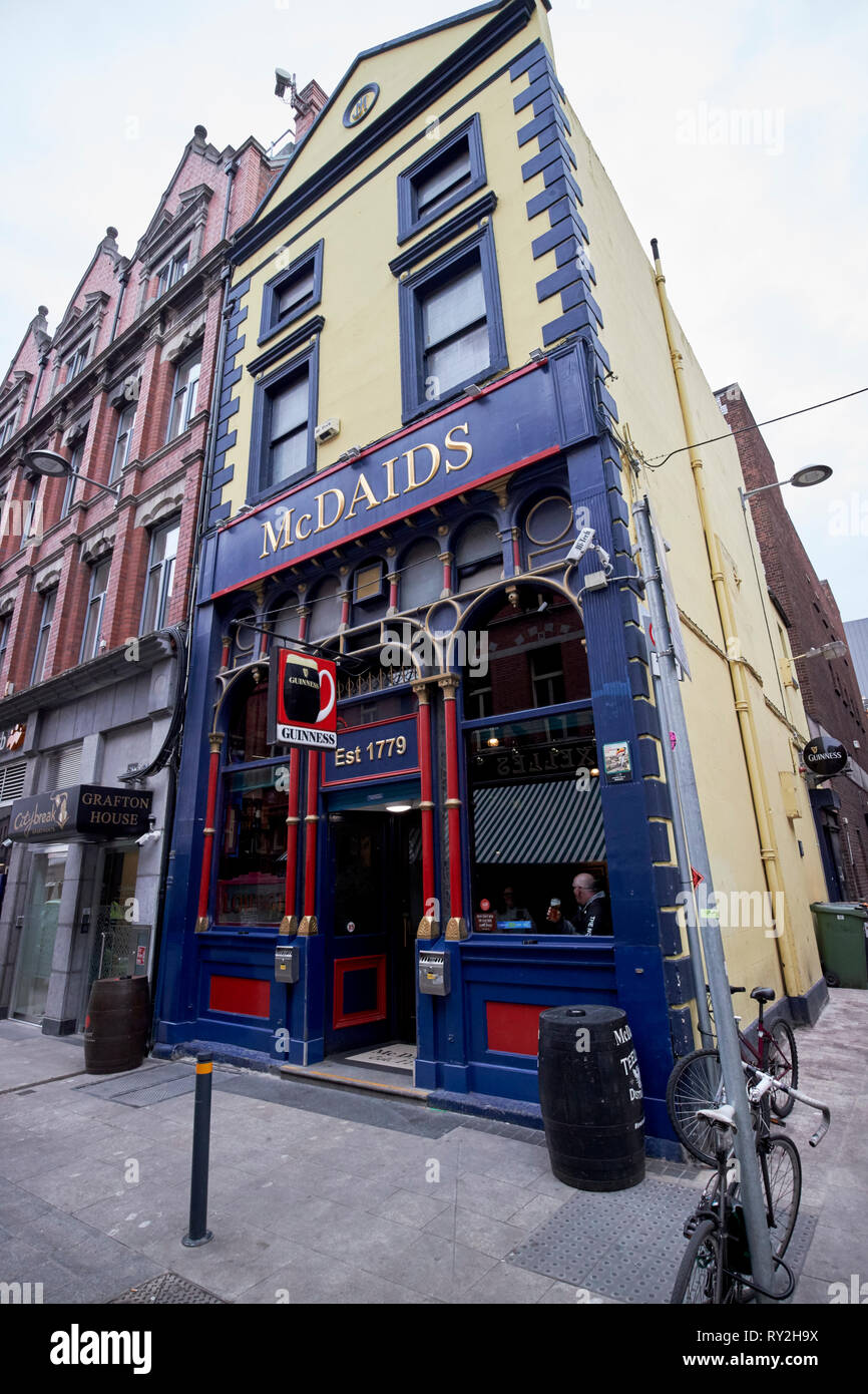 McDaids pub su harry street a Dublino Repubblica di Irlanda Europa Foto Stock