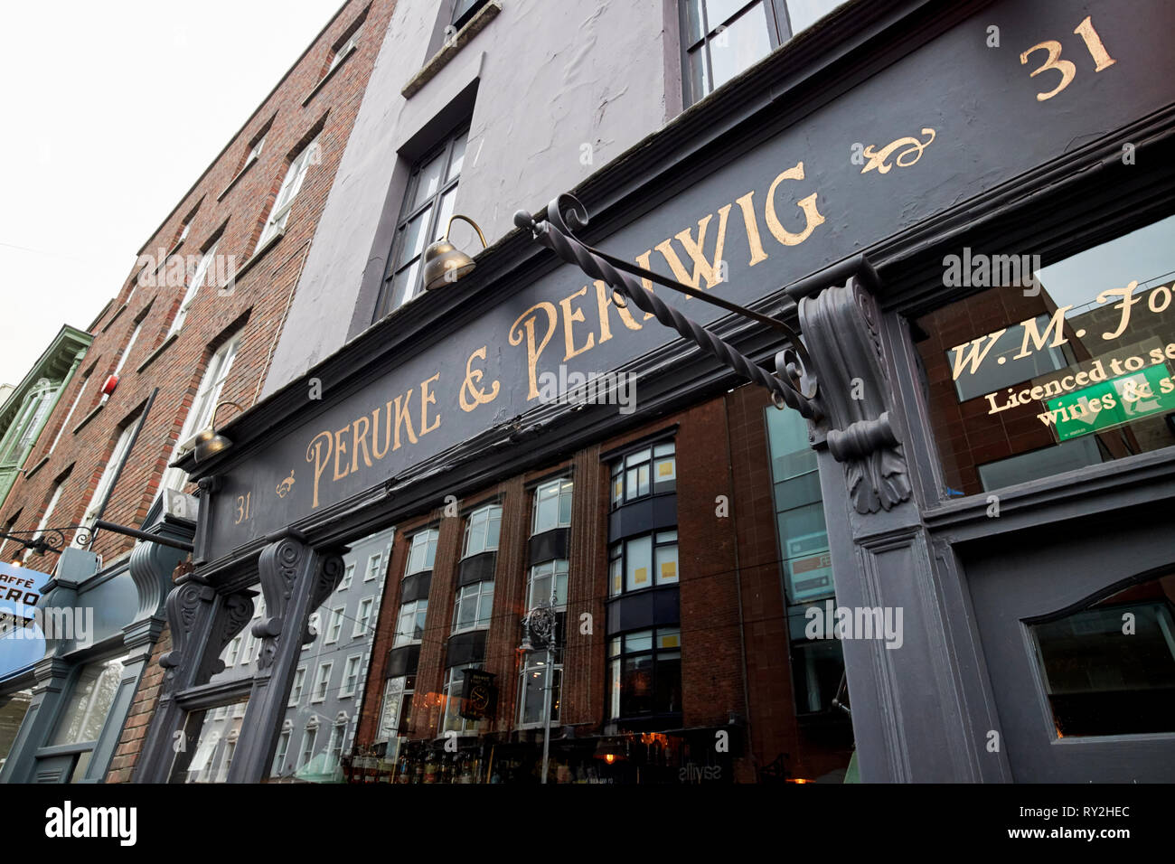 Al di fuori dell'peruke e ristorante periwig Dublino Repubblica di Irlanda Europa Foto Stock
