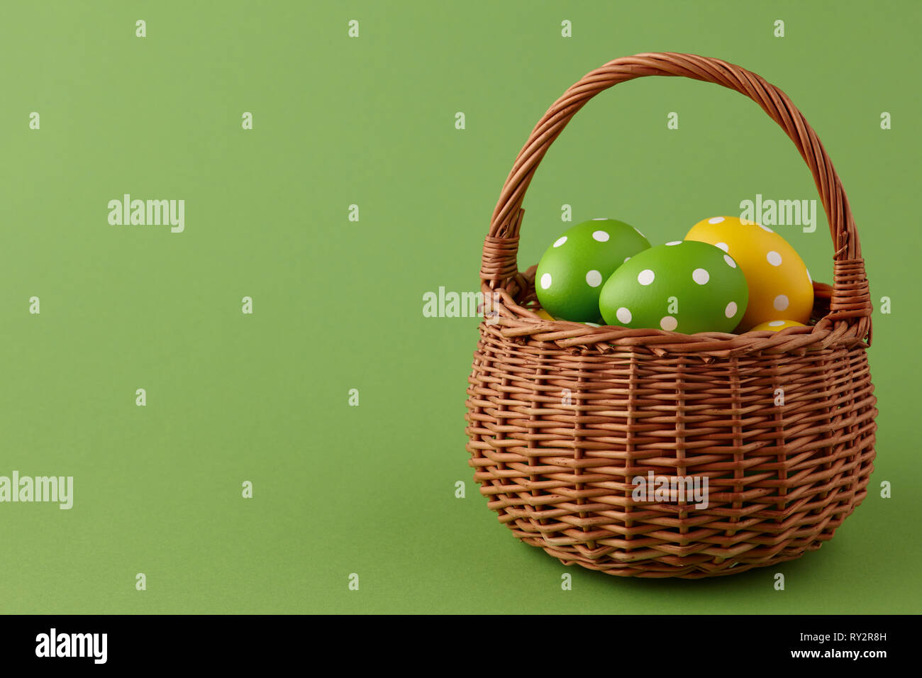 Coniglio Pasquale: Uova Di Cioccolato In Polvere Illustrazione - Foto 9