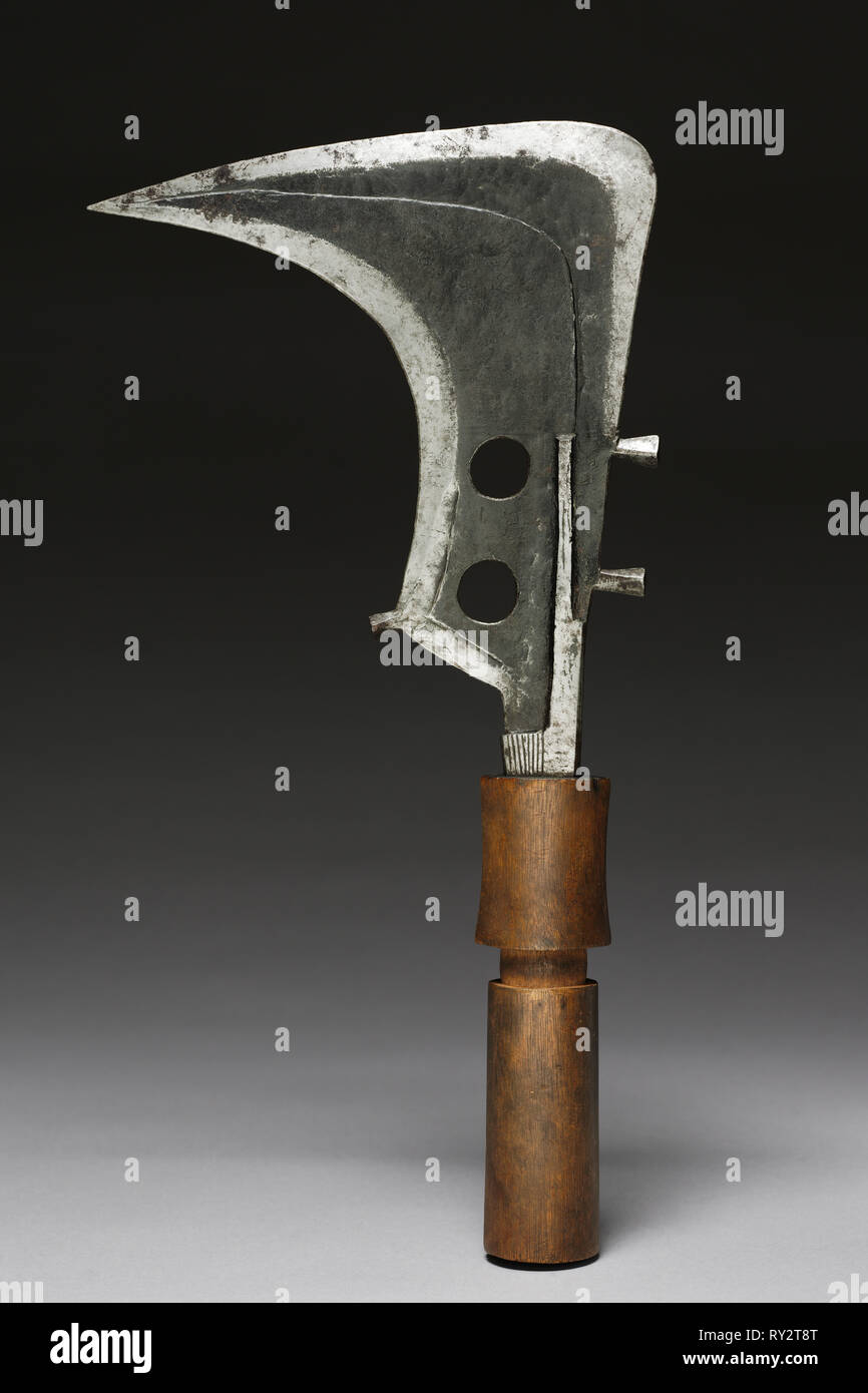 Gettare il coltello, 1800s. In Africa centrale e nella Repubblica democratica del Congo, Mangbetu, xix secolo. Ferro forgiato e legno; complessivo: 20 cm (7 7/8 in Foto Stock