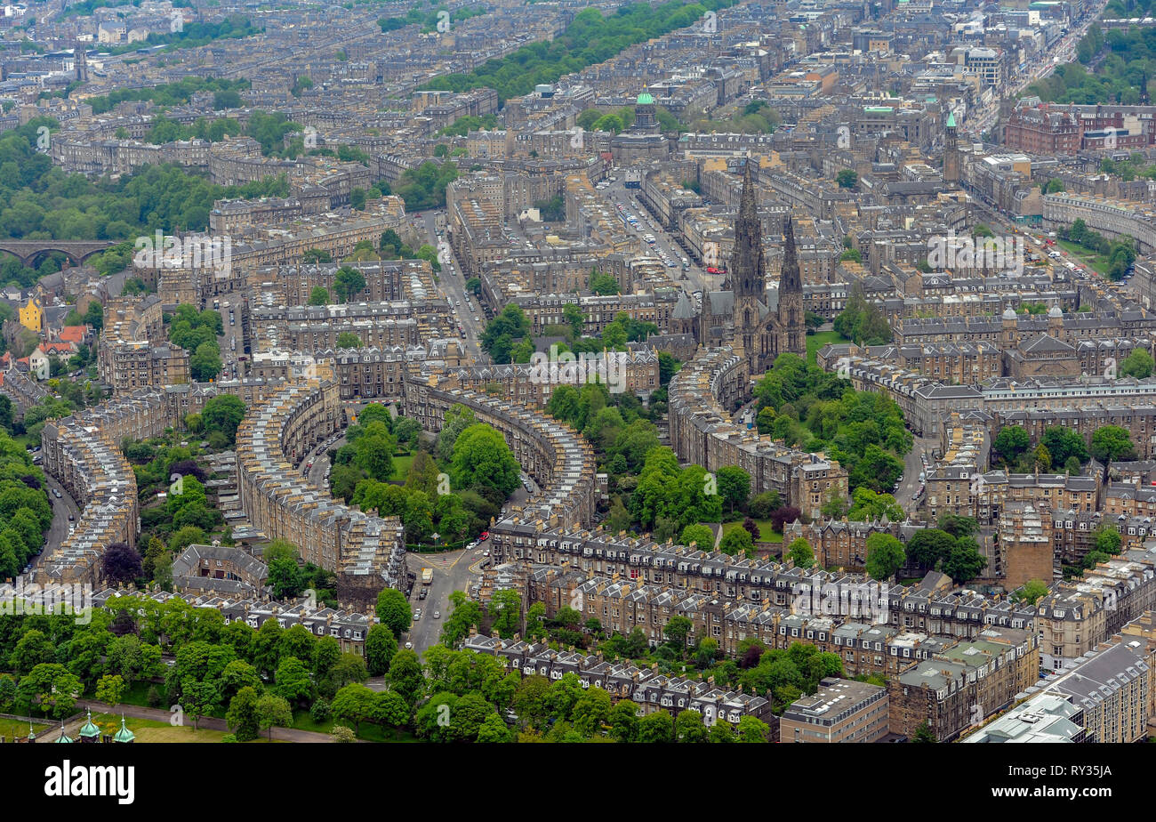 Vista aerea della Cattedrale di St Mary e il west end di Edimburgo di nuova città. Foto Stock
