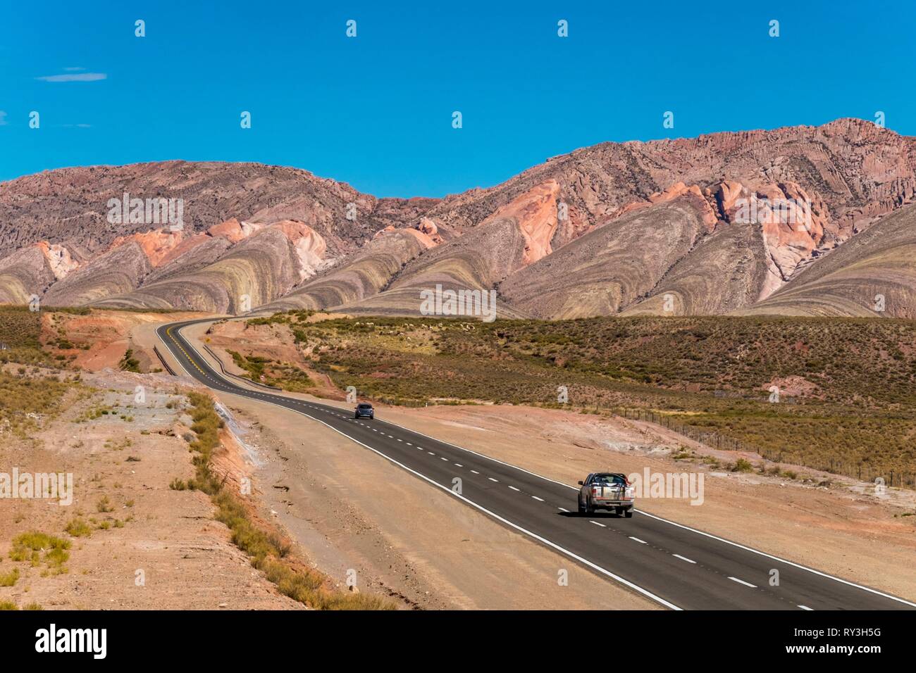 Argentina, provincia di Jujuy, Quebrada de Humahuaca elencati come patrimonio mondiale dall' UNESCO, paesaggio sulla strada a Abra Pampa Foto Stock